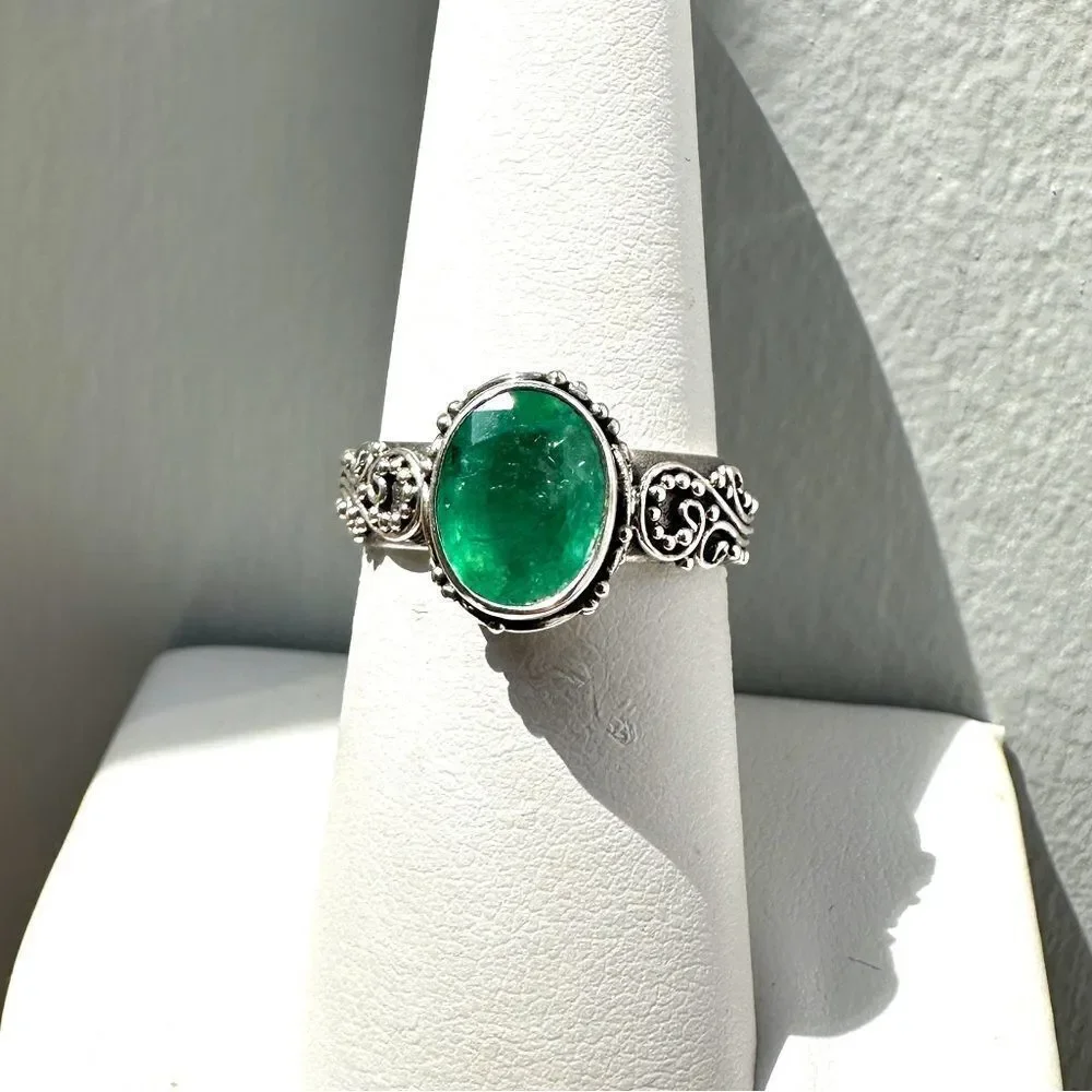 NWT 2.1ct‎ oval cut Emerald in Bali sterling silver!